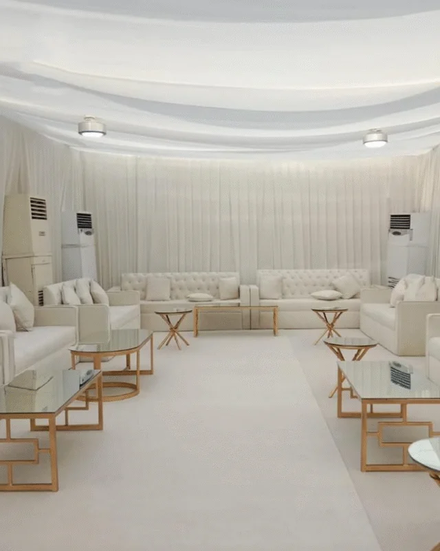 فعالية خارجية بمسرح ومنصة